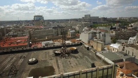The drone rises above the urban development. Video stock 107672681