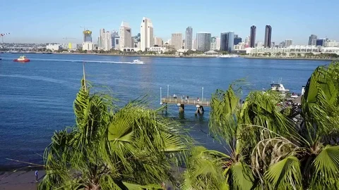 Drone rises up over bay view of city skyline 스톡 동영상 71132431
