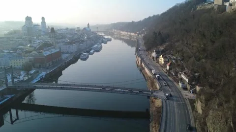 Drone Rises Over Danube River, with Schanzl Bridge and City of Passau in Winter Video stock 327483125