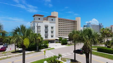 Drone Rising Above Oceanfront Hotel Framed By Palm Trees In Venice Florida Vídeo Stock 339297746