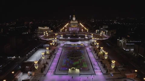 Drone rising and tilting down over night winter park Vidéo 323256877