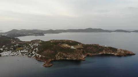 Drone Rising Over Sea and Turning to Reveal Entire Patmos Island Landscape Vidéo 331661821