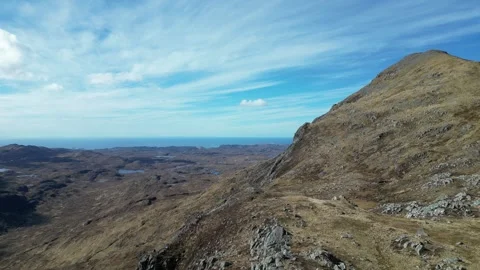 Drone Rising Pullback Over Ben Stack Mountain, Sutherland Scotland 스톡 동영상 323440892