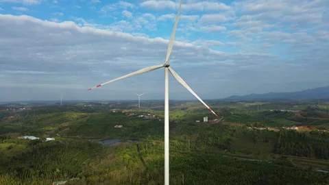 Drone Rising Shot of Windmill on Green Hills, Dak Mil, Central Highlands Vietnam 库存影片 329916352