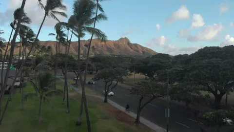 Drone Rising Up With View Of Diamond Head Volcano In Waikiki, Honolulu, Hawaii Stock Footage 154165110
