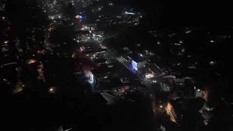 Drone rotating over tranquil streets of Munnar, night-time in Kerala, India Vídeo Stock 318287432