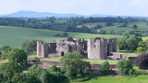 Drone rotation (medium distance) around Welsh castle 動画素材 277392971