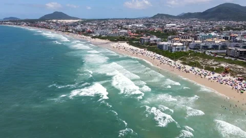 Drone scene beach florianópolis seen from the top seaside town near the Vidéo 228214460