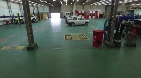 Drone scene of a car mechanical workshop. Vídeo Stock 59801523