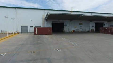 Drone scene entering an import export harbour deposit, pallet jack machine appea Vídeo Stock 59995455