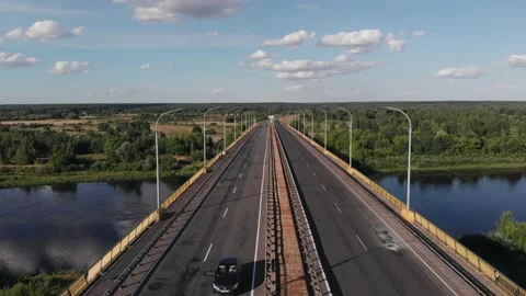 Drone shooting of a road bridge over a river with traffic and city panoramas 库存影片 150814604