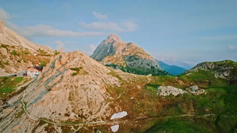 Drone shot au coucher de soleil dans les dolomites Stock Footage 289415880