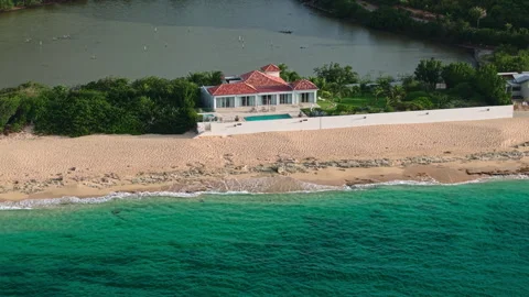 Drone Shot of Beachfront Villa on Saint Martin Island, East Caribbean Travel Stockbeeldmateriaal 338435508
