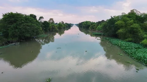 Drone shot of beautiful sunset clouds reflecting on canal Vidéo 335809374