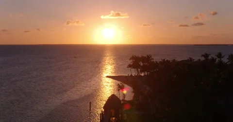 Drone shot of Beautiful Sunset over Tropical Island Florida Keys Stockbeeldmateriaal 146475429