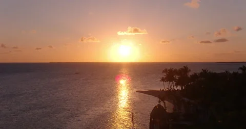 Drone shot of Beautiful Sunset over Tropical Island Florida Keys 스톡 동영상 146475443