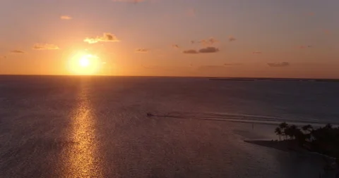 Drone shot of Beautiful Sunset over Tropical Island Florida Keys 库存影片 146475451