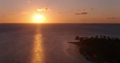 Drone shot of Beautiful Sunset over Tropical Island Florida Keys Stockbeeldmateriaal 146475452