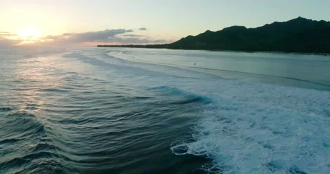 Drone shot of beautiful waves in the sunset. Stock-Footage 201521391