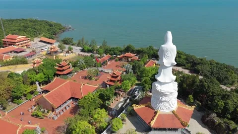 Drone Shot Behind Guanyin Statue Facing the Sea Phu Quoc Vídeos de archivo 337382152