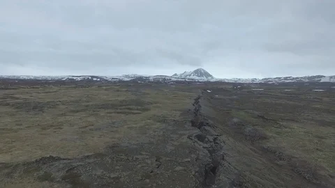 Drone shot: Boundary between tectonic plates nearby Grjotagja Cave, Iceland Vídeos de archivo 93392475