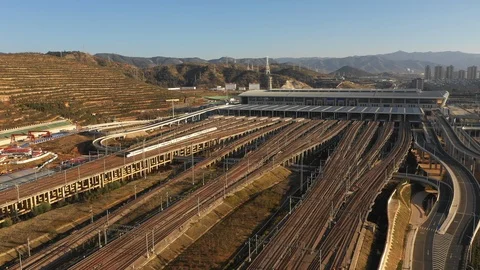 Drone shot bullet train leaving Kunming South railway station in China Vídeo Stock 109602327