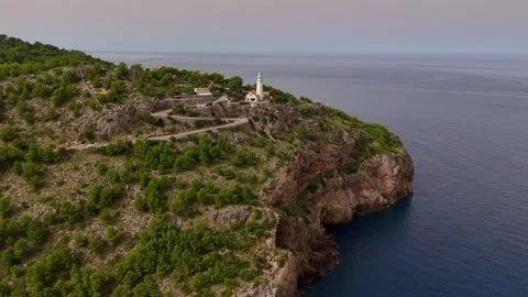 Drone Shot of of Cap Gros Lighthouse in Port de Sóller, Mallorca at Sunset 库存影片 305276570