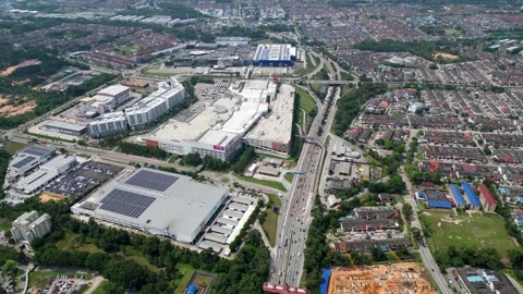 Drone shot captures vehicles weaving through busy Johor Jaya intersections. Stock-Footage 318096776
