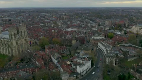 Drone shot capturing an aerial view of York city and York Minster at dusk in the 스톡 동영상 296761242