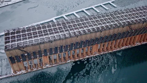 Drone shot capturing iron ore being loaded onto cargo freighters at a frozen 動画素材 334766445