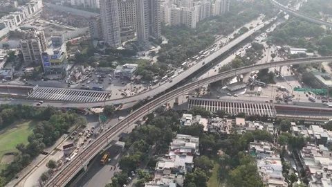 Drone shot capturing the urban density of Noida, contrasted by large green Stock Footage 322509196