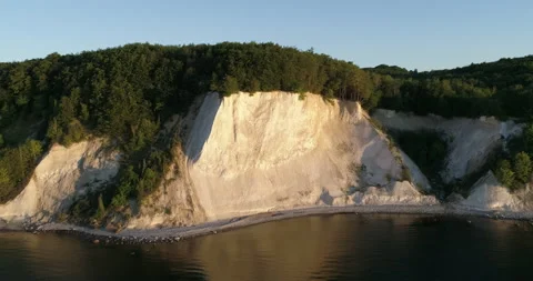 Drone shot of chalk cliffs on Ruegen Island, Germany Vidéo 170378192