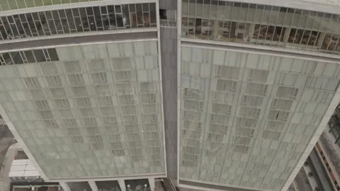 Drone shot coming down over the Standard Hotel in New York City, Chelsea 库存影片 248170267