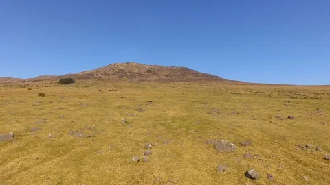 Drone Shot of Cooley Mountain on the border of Ireland. 스톡 동영상 99237588