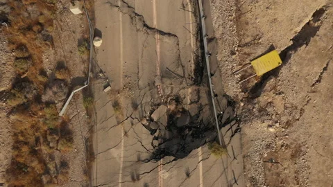 Drone shot destroyed road Ein Gedi ghost town, sinkholes Dead Sea Israel Vídeos de archivo 169897990