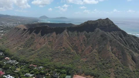 Drone Shot Of Diamond Head Volcano Crater In Waikiki, Honolulu, Hawaii Stock Footage 154165577