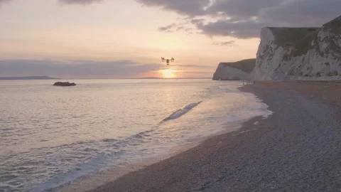 Drone shot of drone flying fast along jurassic coast beach Stock Footage 132875467