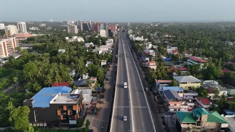 Drone shot featuring a major Thiruvananthapuram highway corridor stretching 库存影片 345173765