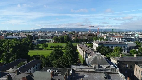 Drone Shot Featuring Trinity College Greens, Dublin, Ireland. 스톡 동영상 99336664