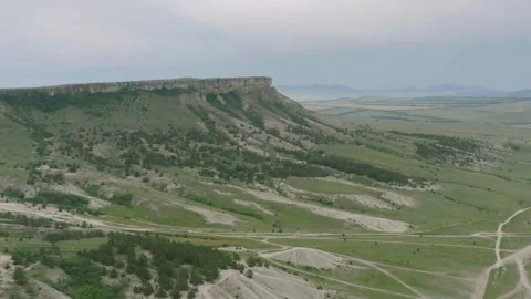 Drone shot of a flat mesa in green landscape Video stock 333833992