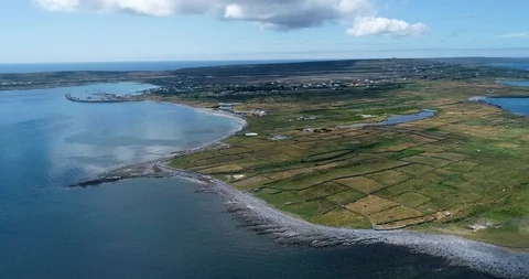 Drone Shot Flying Down Towards the Coast of Inishmore Island 스톡 동영상 97822223