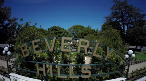 Drone shot flying over Beverly Hills sign Видео 50142737