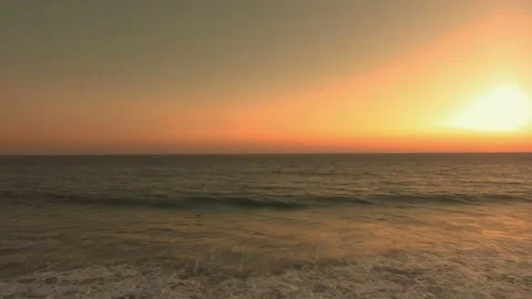 Drone shot of foaming waves, ocean surface and clean horizon at El Matador Beach Video stock 137408578
