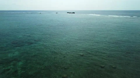 Drone shot forward over the emeral green sea 스톡 동영상 196447294