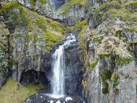 Drone shot going up waterfall iceland winter 스톡 동영상 82954589