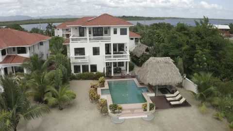 Drone shot of house in Belize Vídeos de archivo 246196037