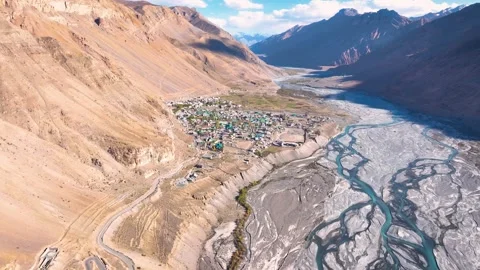 Drone shot kaza pullback wide Stockbeeldmateriaal 333057346