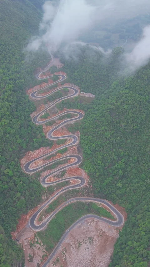 Drone shot of Khau Coc Cha Pass (Me Pia), Cao Bang, Vietnam Video stock 310101538