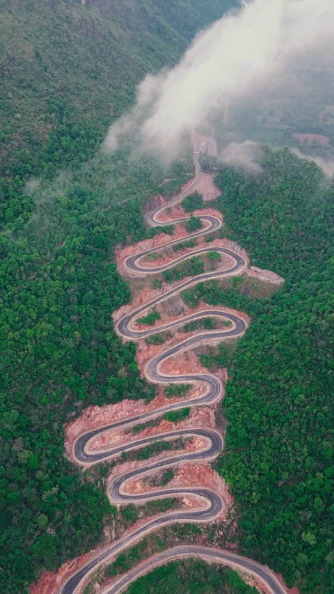 Drone shot of Khau Coc Cha Pass (Me Pia), Cao Bang, Vietnam Video stock 310101848