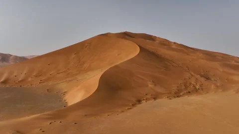 Drone shot of large sand dunes of Empty Quarter, Rub al-Chali in Oman 스톡 동영상 331667306